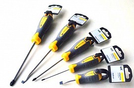 Отвертка шлицевая Master 6х125мм IEK